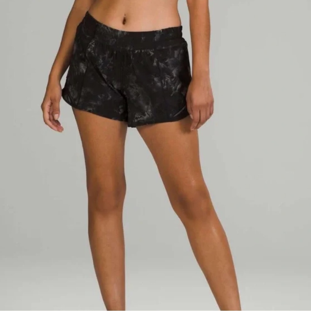 Lululemon Hotty Hot Shorts 2.5”